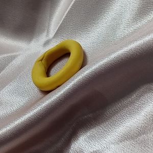 Simple yellow ring